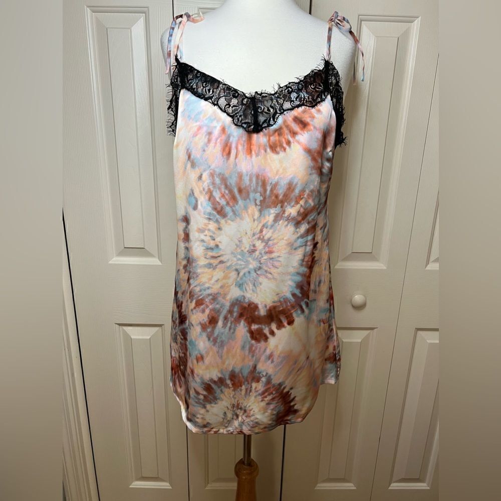 NWT Kenzie + Francesca’s tie dye lace dress size large